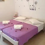 Guest house Nikoletta 3*