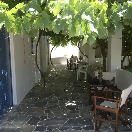 Nikoletta Πανσιόν Πάρος