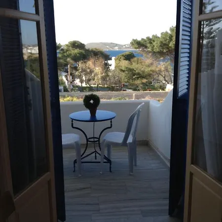 Nikoletta Πανσιόν Πάρος