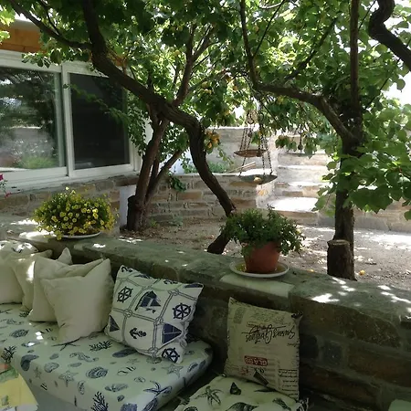 Nikoletta Πανσιόν Πάρος